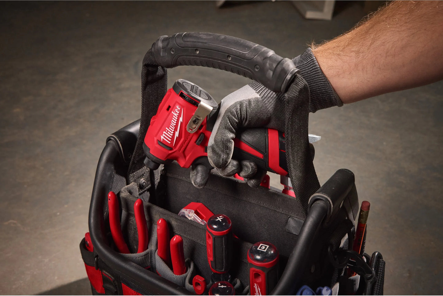 Visseuse à chocs sub-compacte M12 1/4" hex 124Nm Milwaukee M12 BLIDRC-0