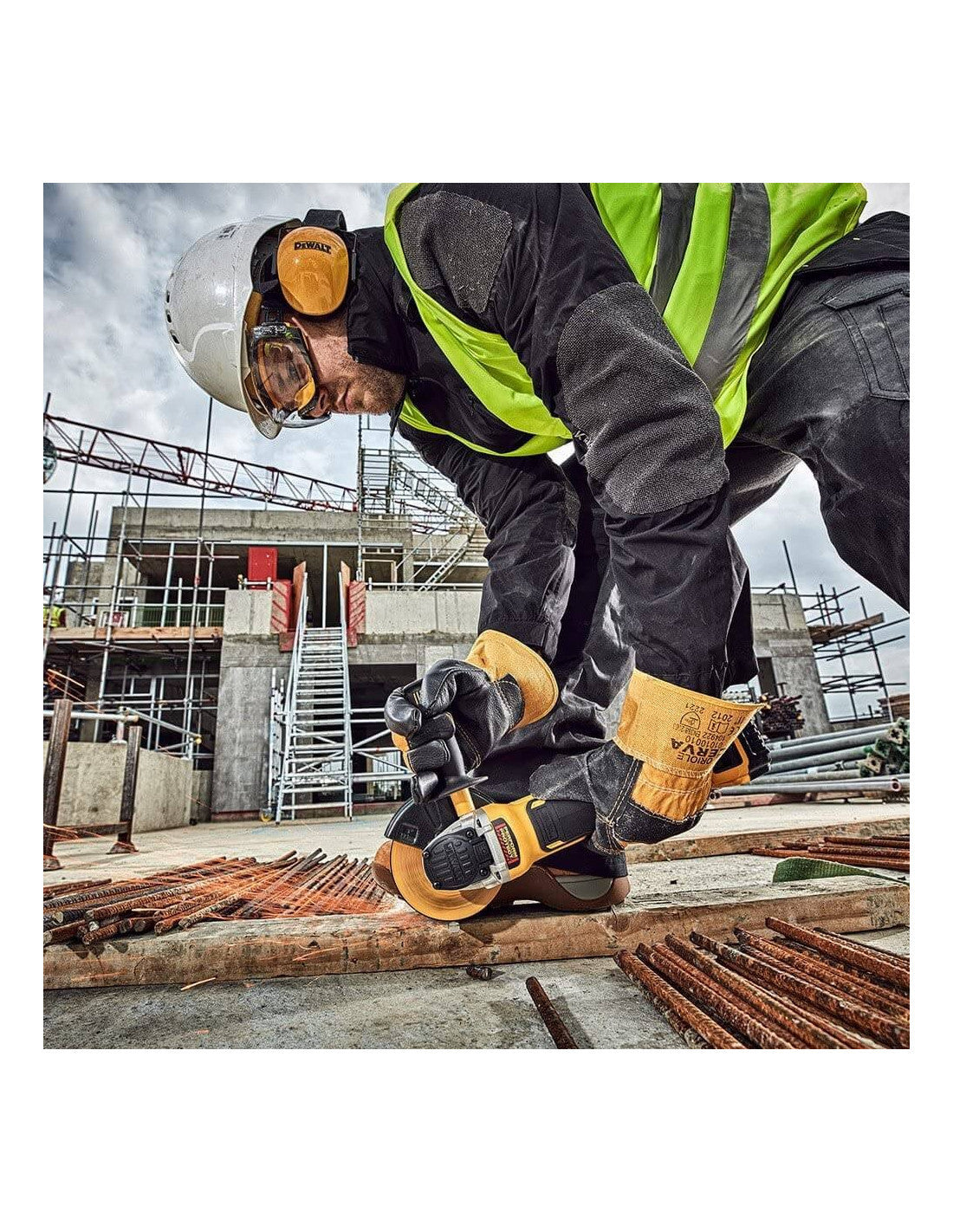 Meuleuse d'angle Dewalt DCG405P3 18V XR 125 mm avec 3 batteries 5 Ah, chargeur et coffret de transport