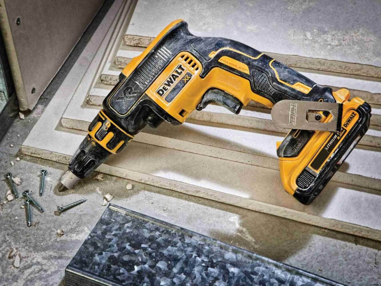 Combo Tournevis Pladur DCF620 + 2 Bat 2Ah + Laser DW088CG + Sac à dos Dewalt CPROF593