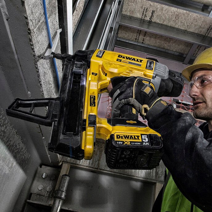 Dewalt DCN890P2 Cloueur pour béton et acier alimenté par batterie 18 V + 5 025 clous de 20 mm