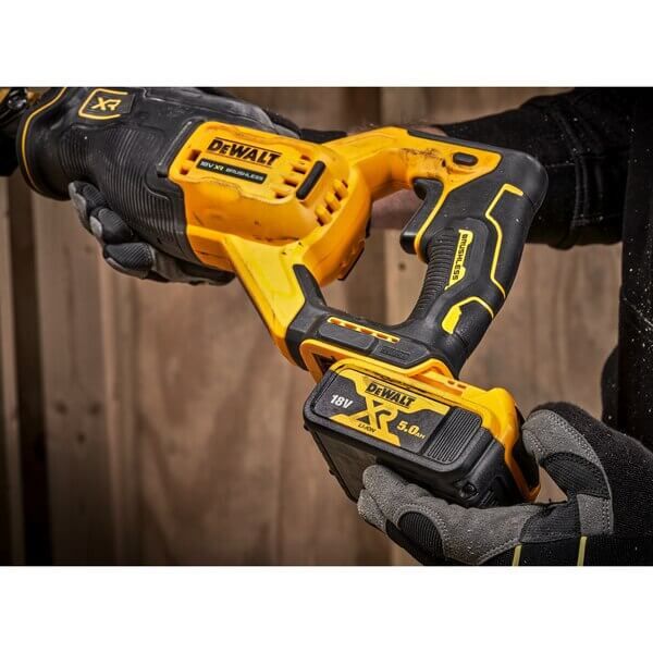 Sierra Sable sin escobillas 18V XR Dewalt DCS382N DEWALT - 4