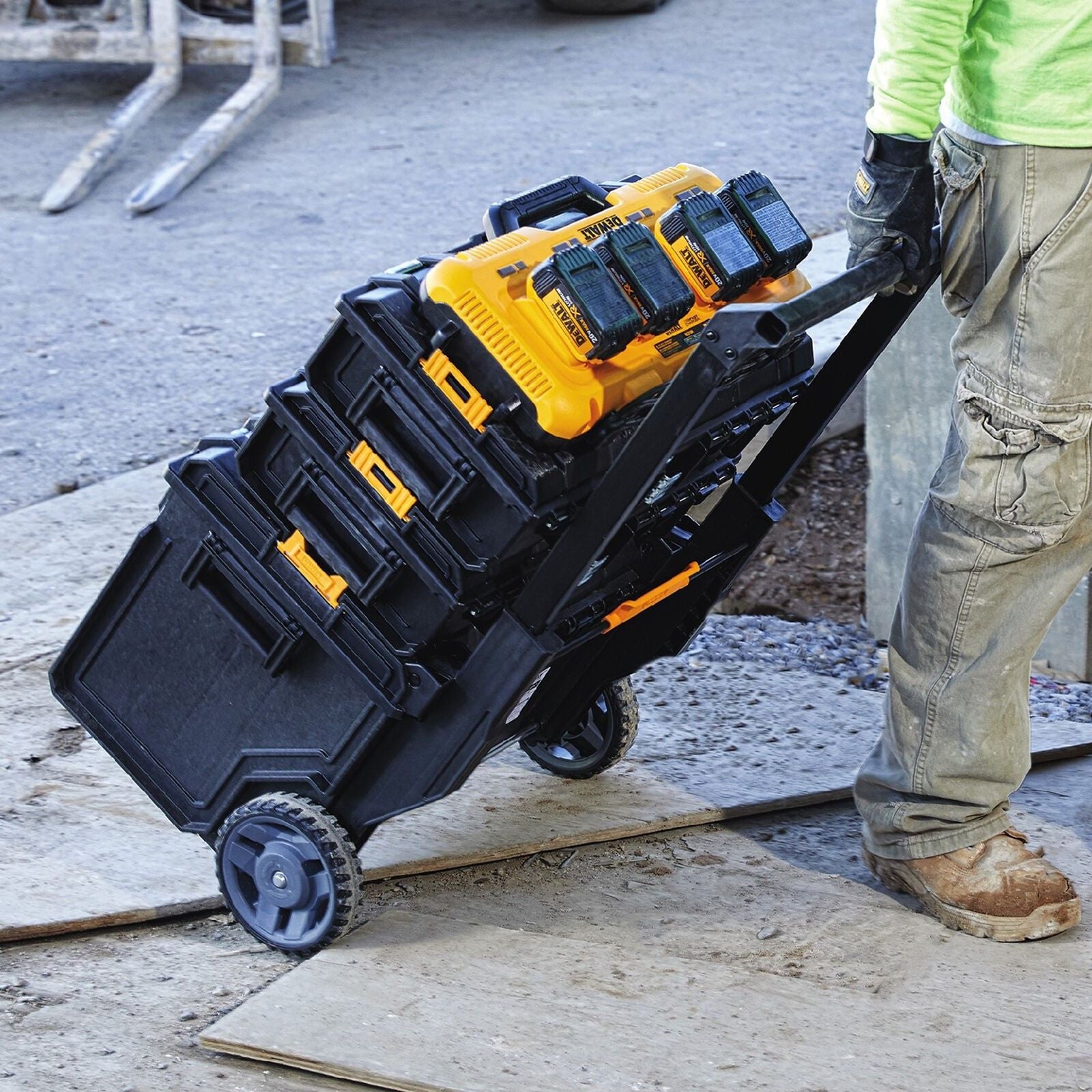 Cargador rápido de 4 puertos DeWalt DCB1104 18V Li-ion XR  - 3