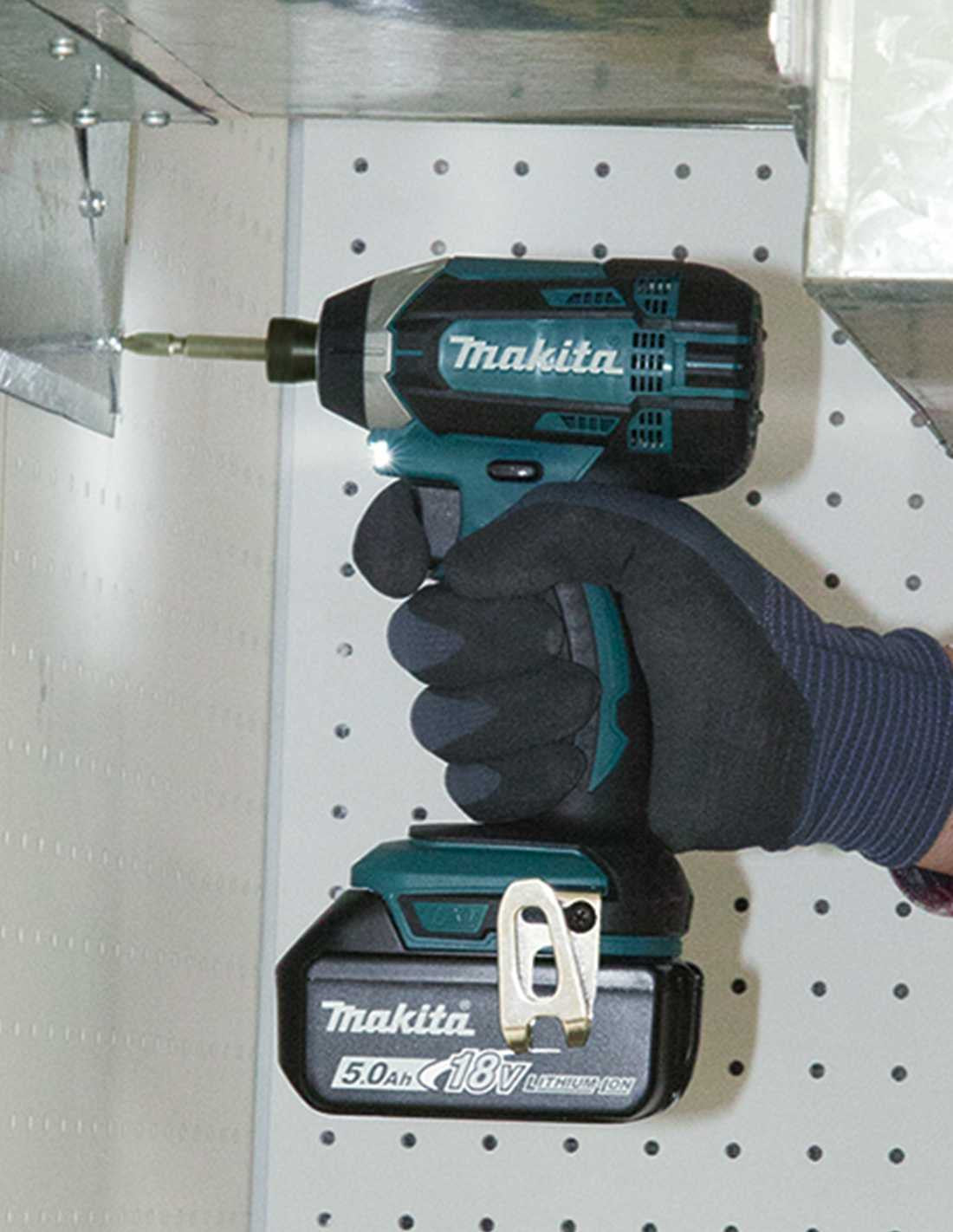 Kit Makita avec 10 outils + 3 battes + chargeur + 2 sacs DLX1071BL3