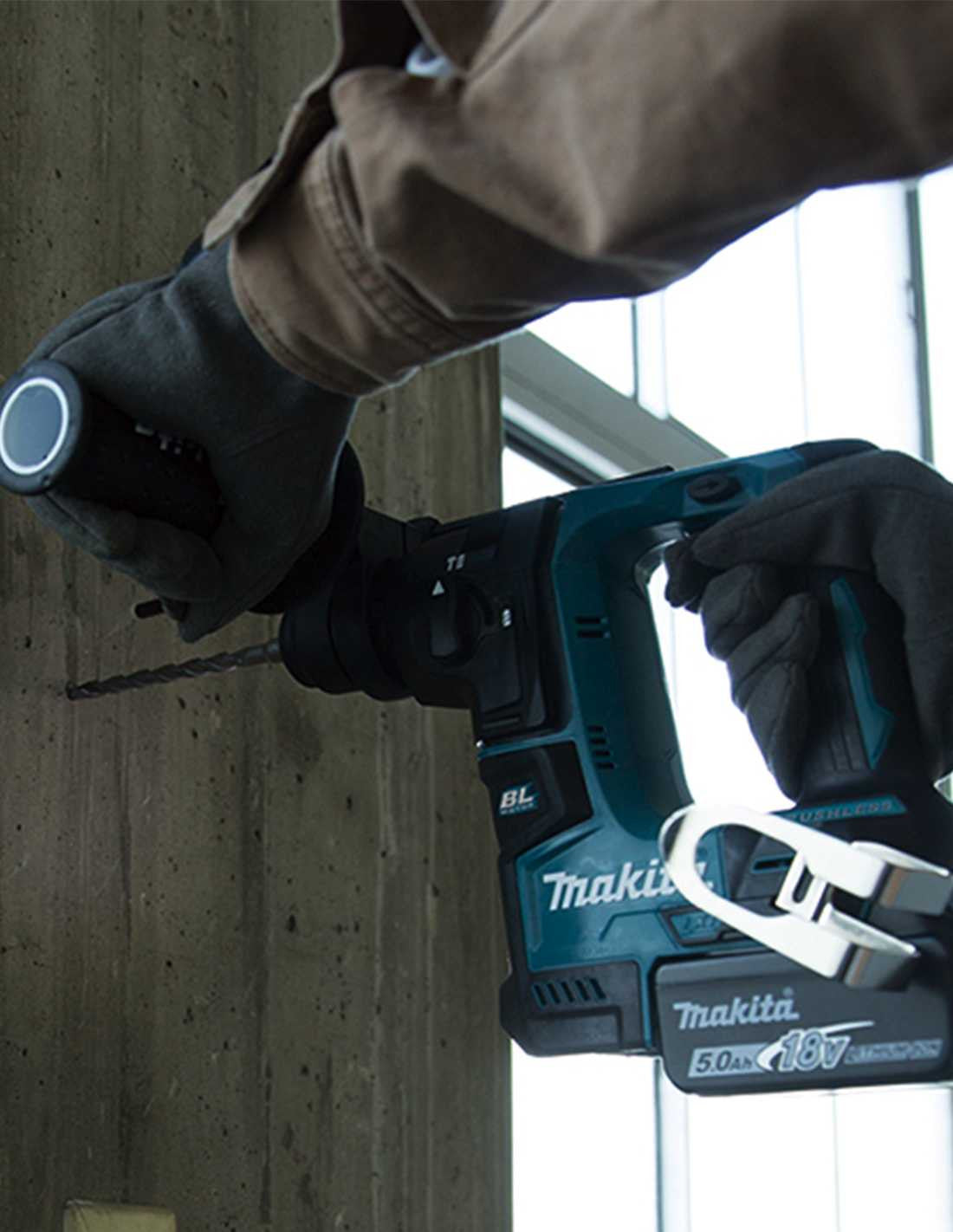 Makita Kit Clé à chocs DTW700 + Marteau léger DHR171 + 2bat 5Ah + Chargeur + Sac LXT600 DLX2771BL2