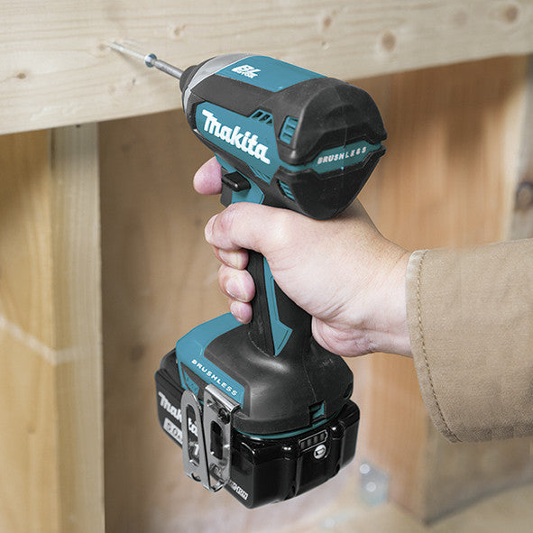 Kit Makita 7 outils + 2bat 5Ah + chargeur + 2 sacs LXT600 DLX7815BL2