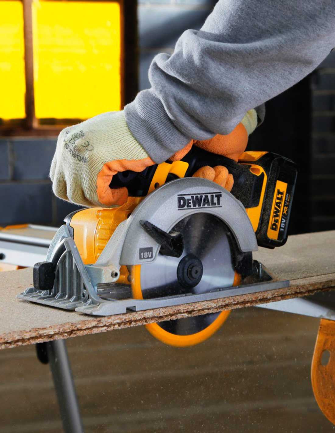 Kit Dewalt avec marteau perforateur DCD796 + scie circulaire DCS391 + 2bat 2Ah + DCB107 + TSTAK VI DCK291D2