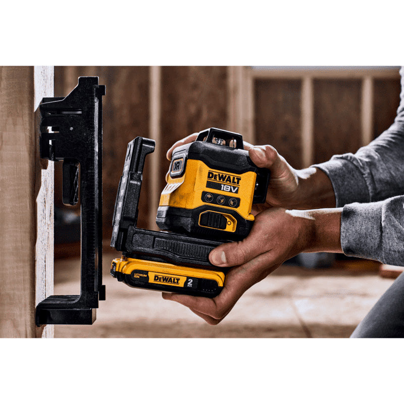 Combo Panneau de Gypse Méga : Tournevis DCF620 + Marteau DCH133 + Niveau DCLE34031N + 2 Batteries Dewalt 18V