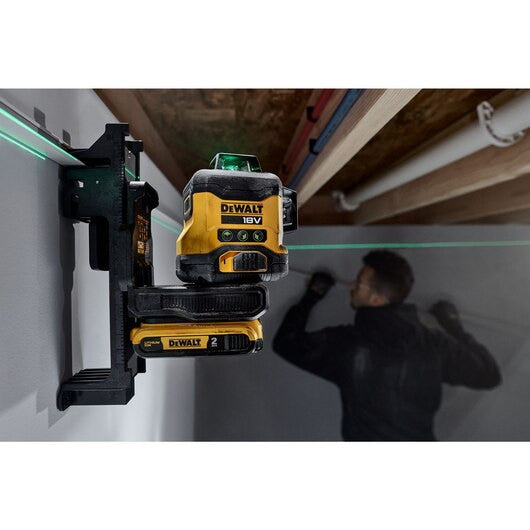 Niveau laser vert auto-nivelant 3 lignes 360° avec batterie 18V Li-Ion 2Ah Dewalt DCLE34031D1