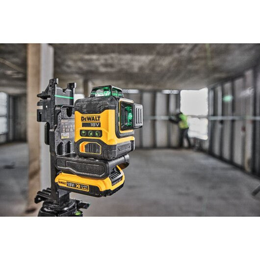 Niveau laser vert auto-nivelant 3 lignes 360° avec batterie 18V Li-Ion 2Ah Dewalt DCLE34031D1