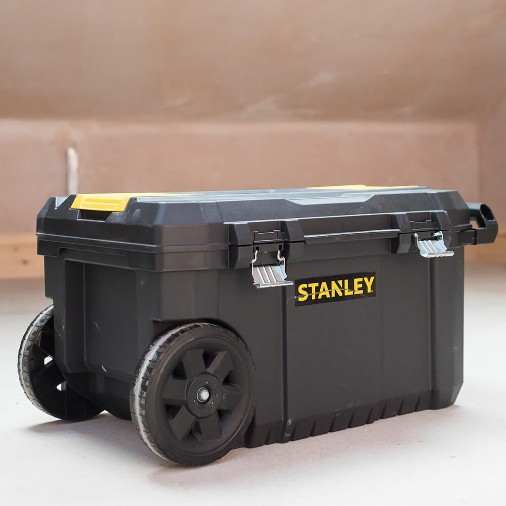 Arcón de transporte Stanley 50L Essential con cierres metálicos STST1-80150