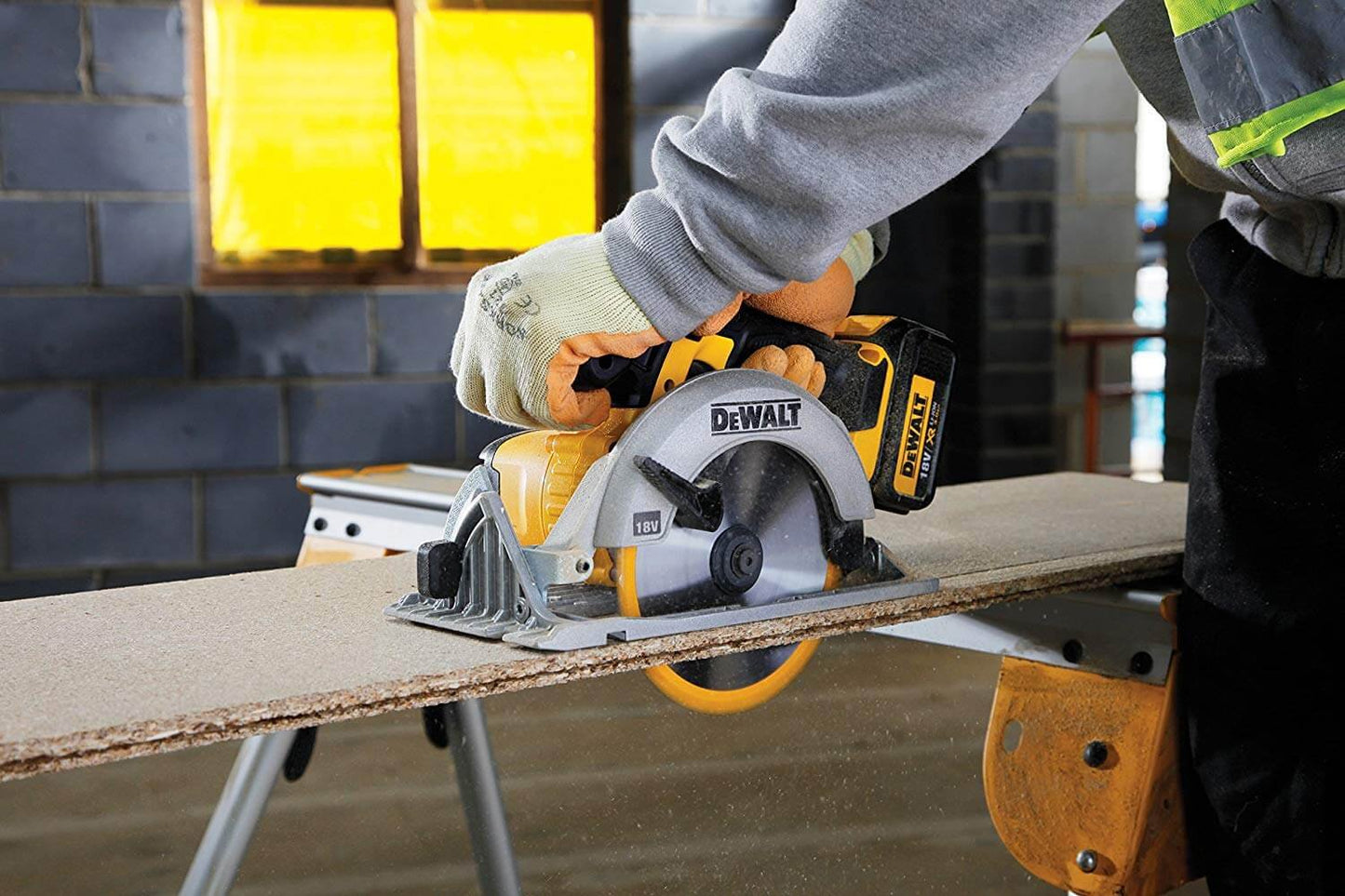 Scie circulaire Dewalt XR 18V ​​avec étui DCS391NT