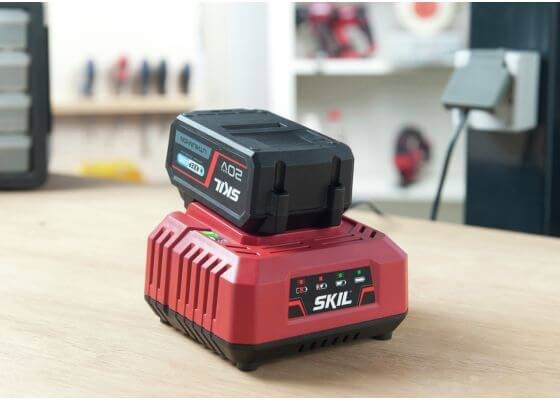 Set 2 baterías 20V Max 4,0 Ah «Keep Cool» ión-litio y cargador Skil 3112 BA