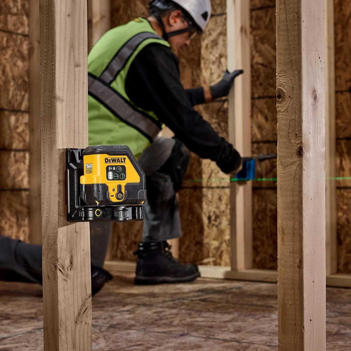 Niveau laser vert autonivelant à 2 lignes croisées USB-C Dewalt DCLE14201GB