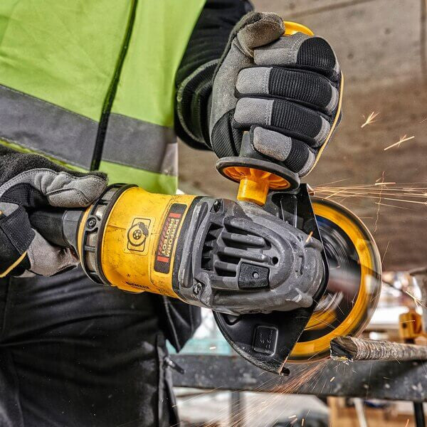 Mini-meuleuse sans balais XR FLEXVOLT 54V/18V 125mm avec 2 batteries 6Ah et coffret Dewalt DCG418T2