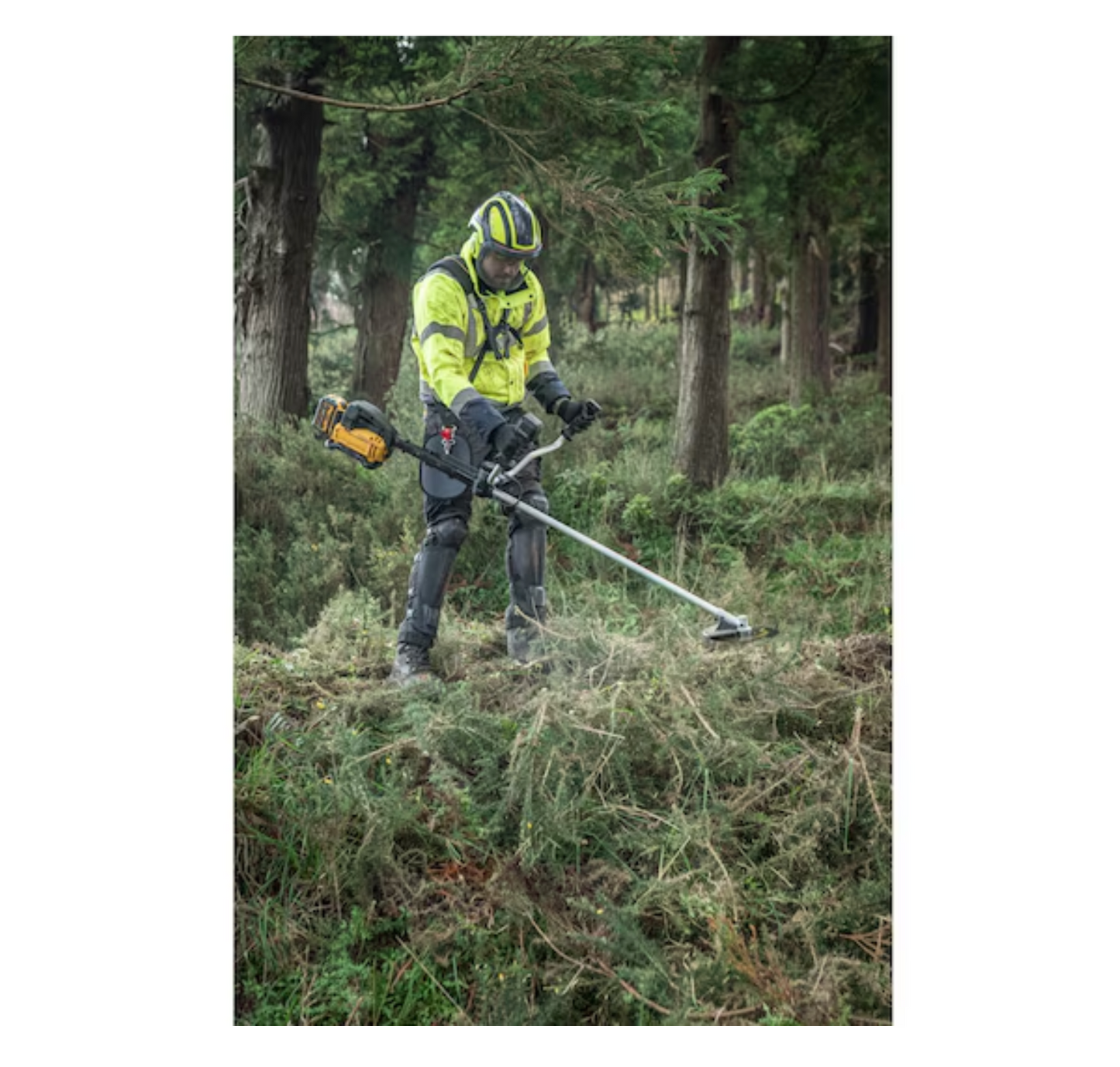 Débroussailleuse forestière FLEXVOLT 54 V 25 cm avec poignée en « U » Dewalt DCMBC723N