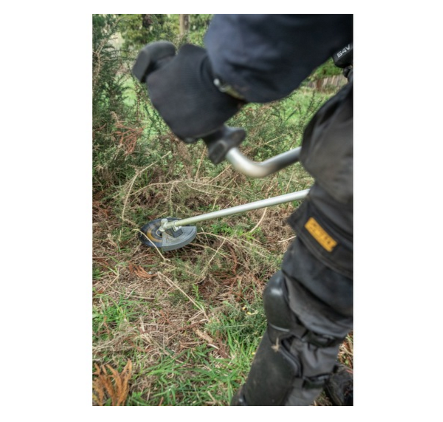 Débroussailleuse forestière FLEXVOLT 54 V 25 cm avec poignée en « U » Dewalt DCMBC723N
