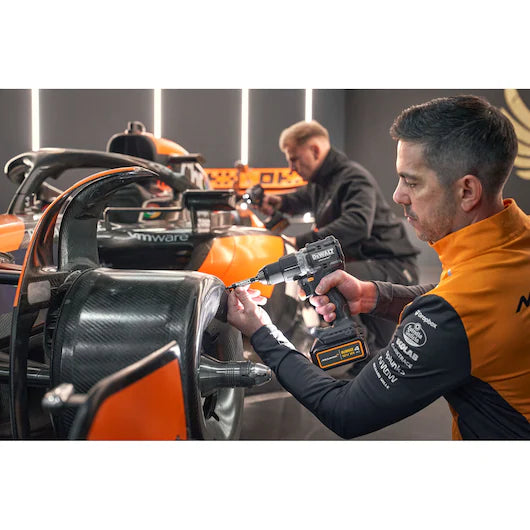 Perceuse à percussion McLaren 18 V 90 Nm 13 mm avec 2 batteries 4 Ah et mallette Dewalt DCD85MM2T