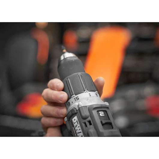 Perceuse à percussion McLaren 18 V 90 Nm 13 mm avec 2 batteries 4 Ah et mallette Dewalt DCD85MM2T