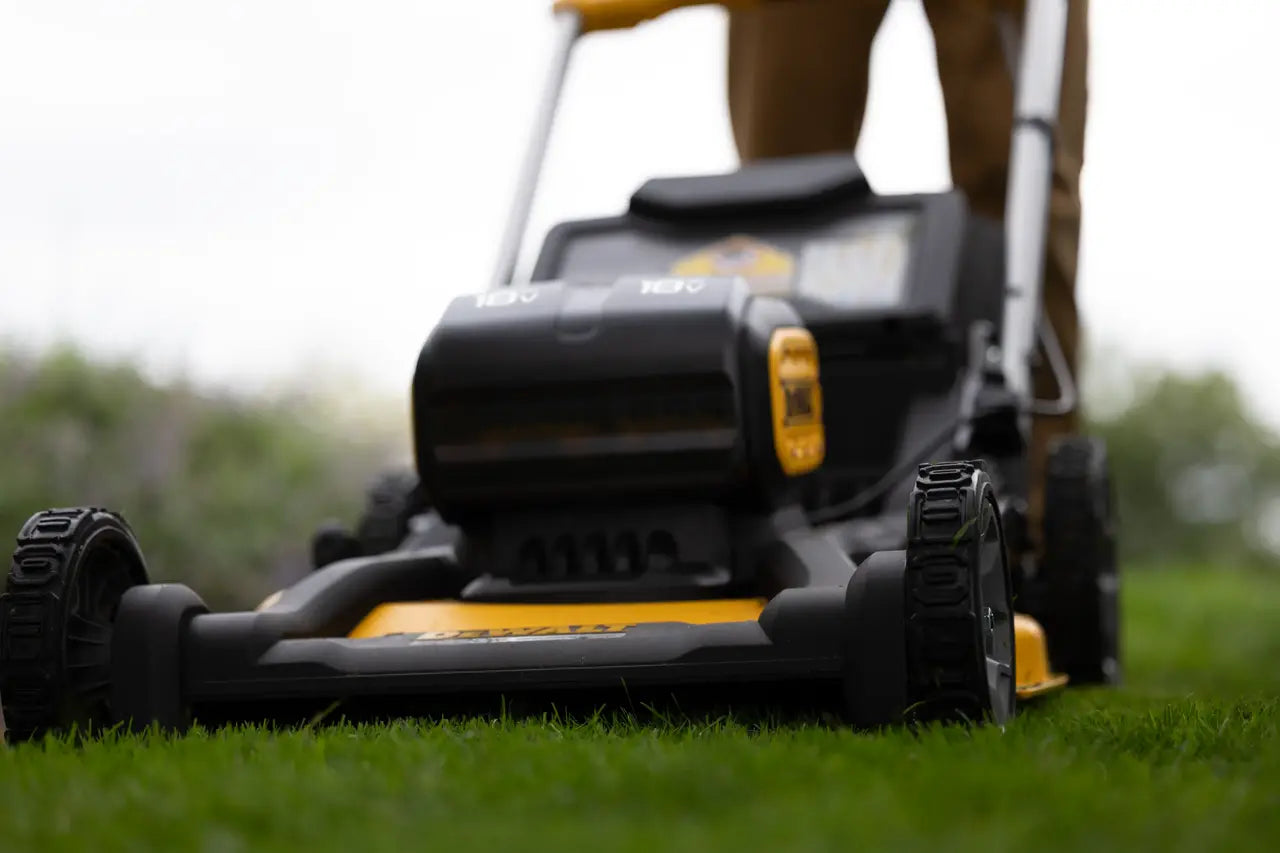 Tondeuse à gazon autotractée sans balai XR 18V 53cm Dewalt DCMWSP156N