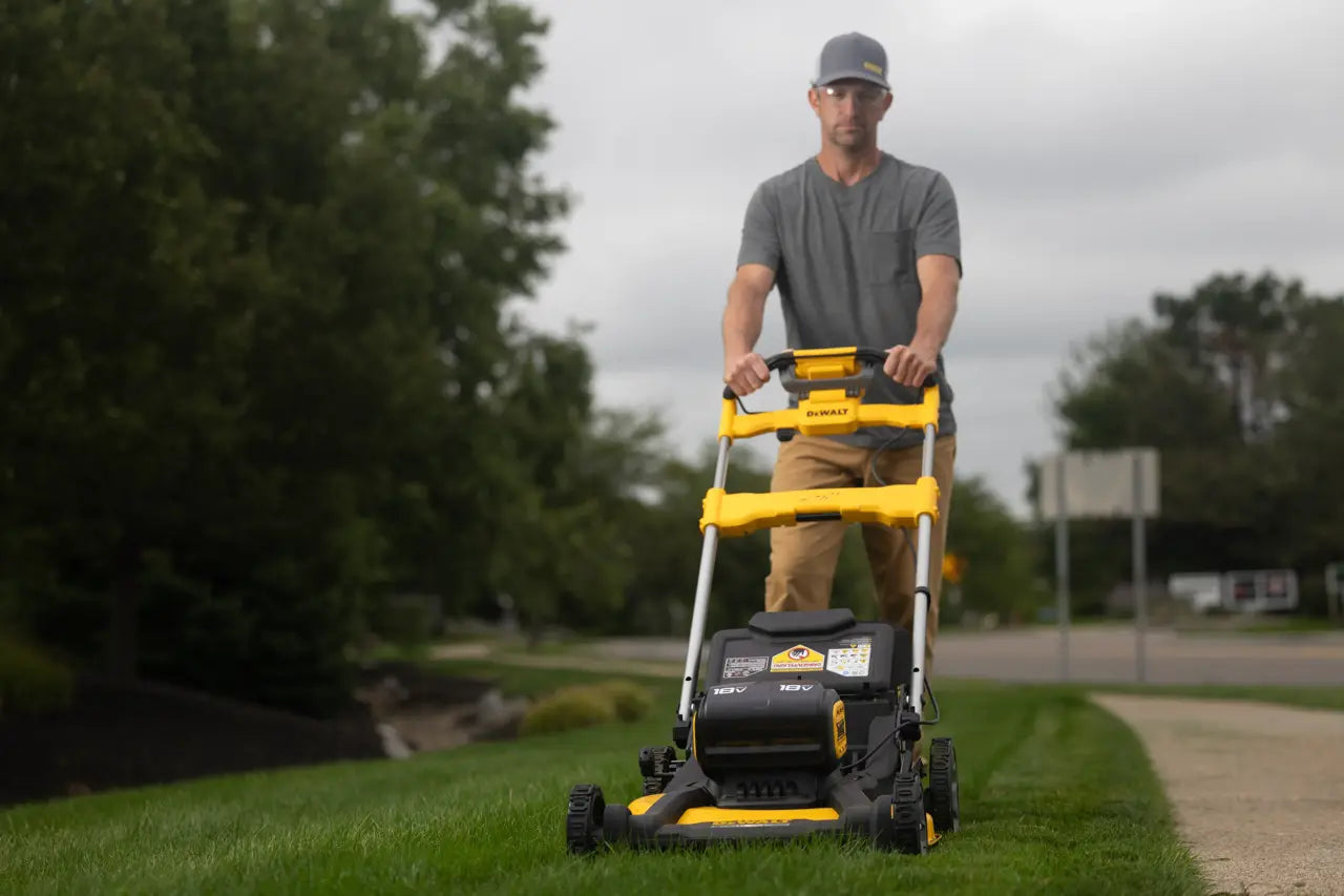Tondeuse à gazon autotractée sans balai XR 18V 53cm Dewalt DCMWSP156N