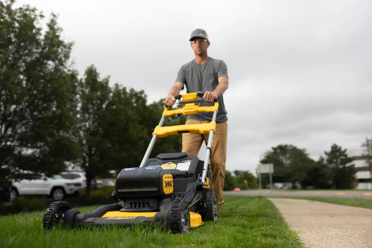 Tondeuse à gazon autotractée sans balai XR 18V 53cm Dewalt DCMWSP156N