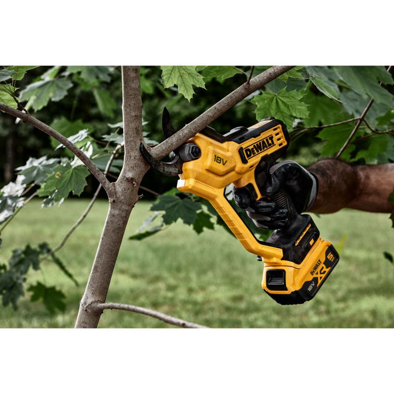 Sécateur portatif Dewalt XR 18 V avec batterie et chargeur DCMPP568P1