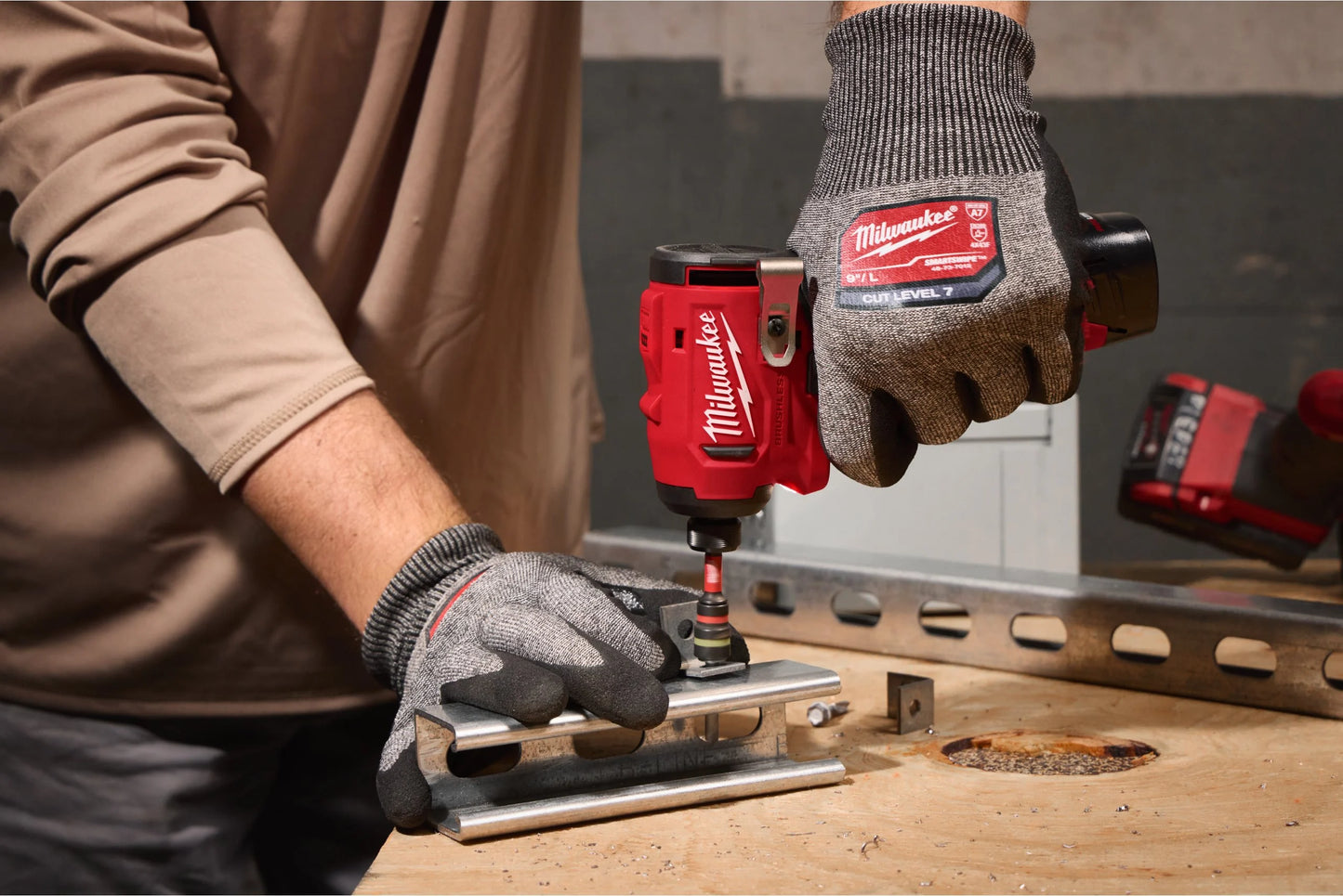 Visseuse à chocs sub-compacte M12 1/4" hex 124Nm Milwaukee M12 BLIDRC-0