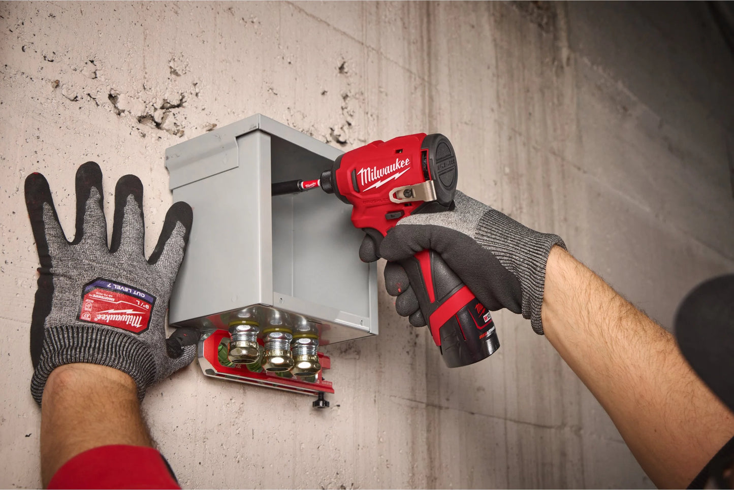 Visseuse à chocs sub-compacte M12 1/4" hex 124Nm Milwaukee M12 BLIDRC-0