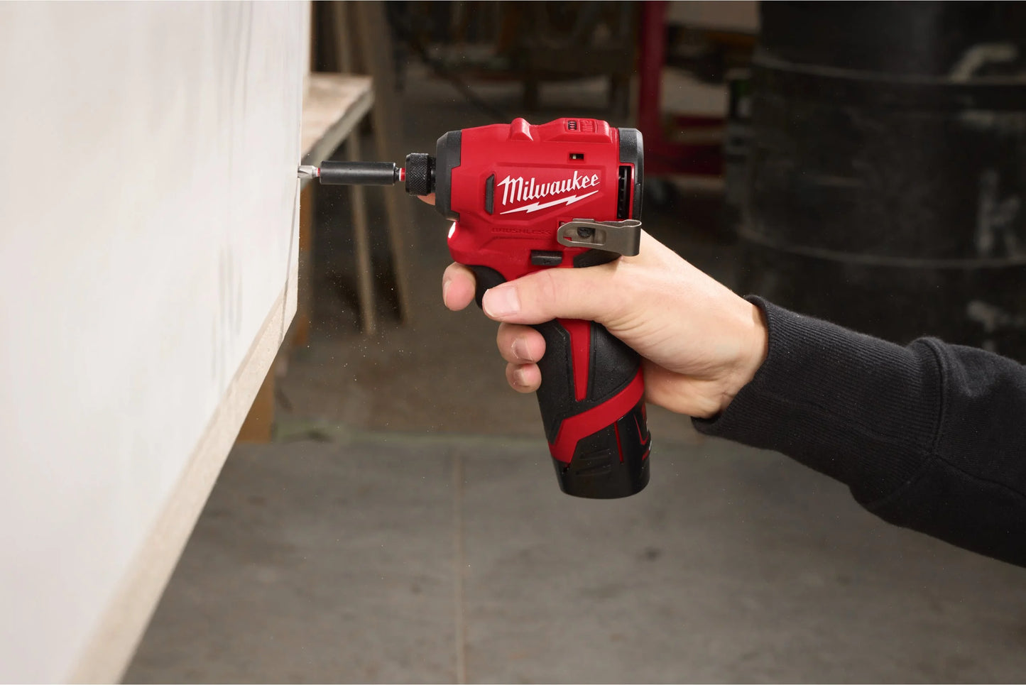 Visseuse à chocs sub-compacte M12 1/4" hex 124Nm Milwaukee M12 BLIDRC-0