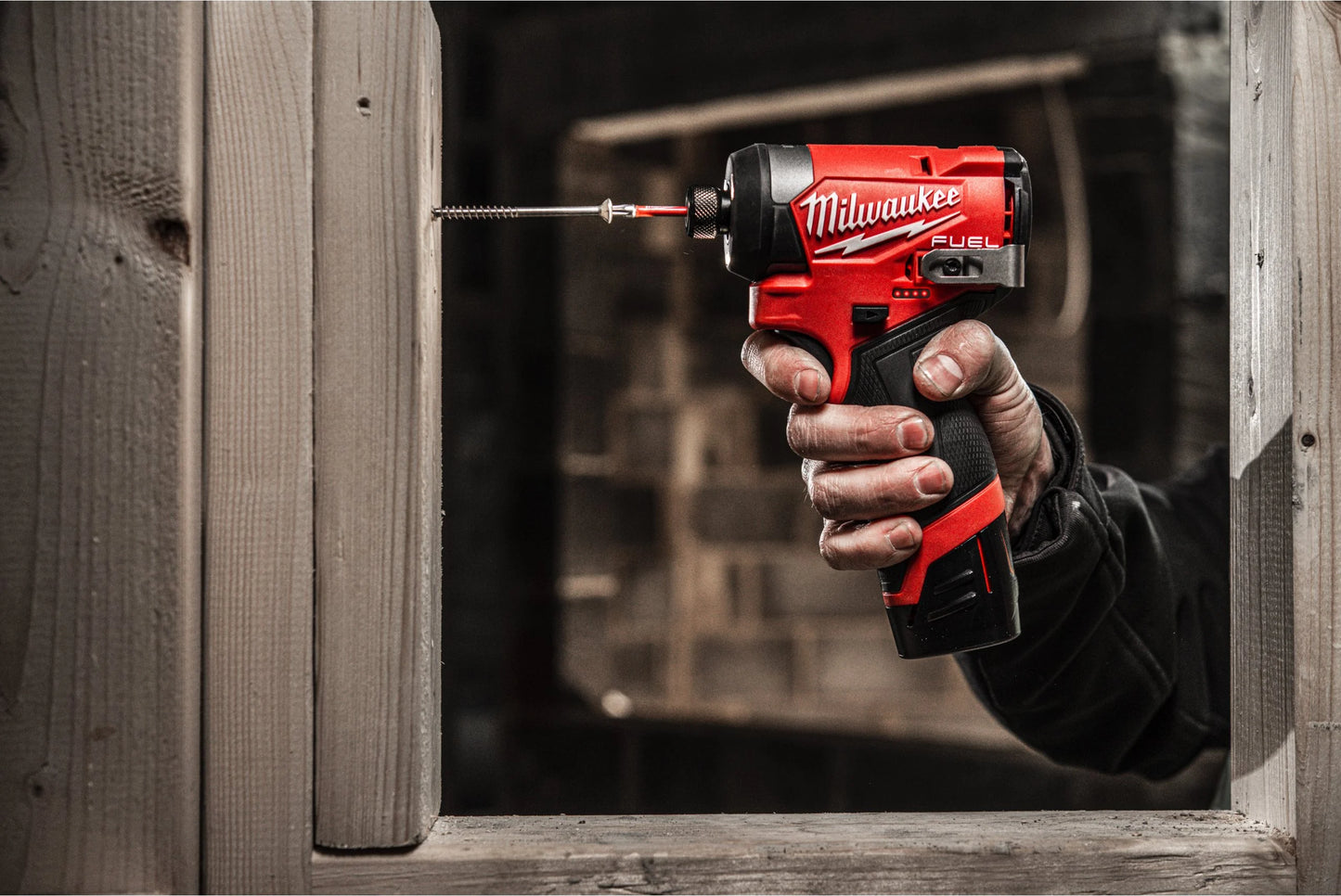 Pack d’outils : perceuse à percussion + visseuse à chocs + 2 batteries de 4,0 Ah + chargeur + mallette Milwaukee M12 FPP2A2-402X