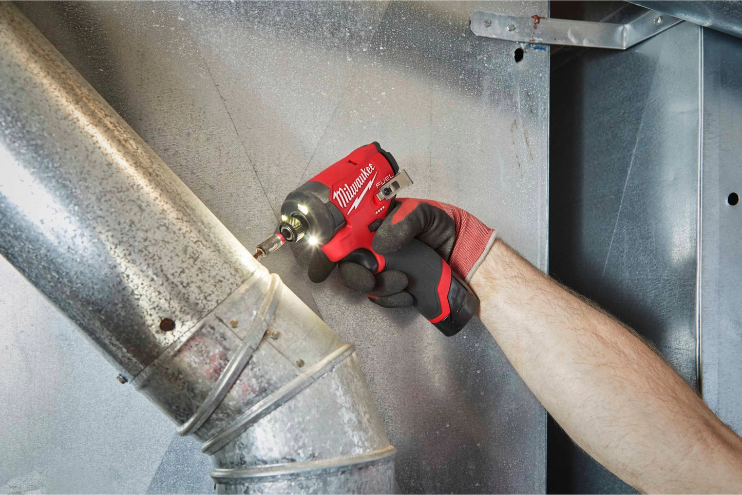 Pack d’outils : perceuse à percussion + visseuse à chocs + 2 batteries de 4,0 Ah + chargeur + mallette Milwaukee M12 FPP2A2-402X