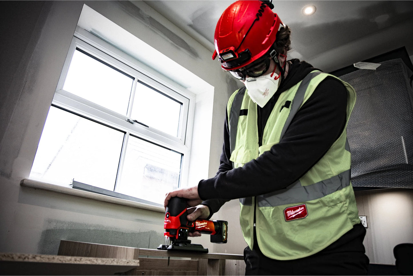 Scie sauteuse compacte M12 Fuel + batterie 2 Ah + batterie 4 Ah + chargeur + mallette Milwaukee M12 FJS-422X