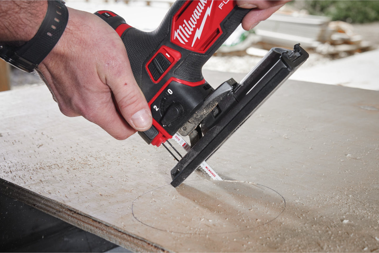 Scie sauteuse compacte M12 Fuel + batterie 2 Ah + batterie 4 Ah + chargeur + mallette Milwaukee M12 FJS-422X