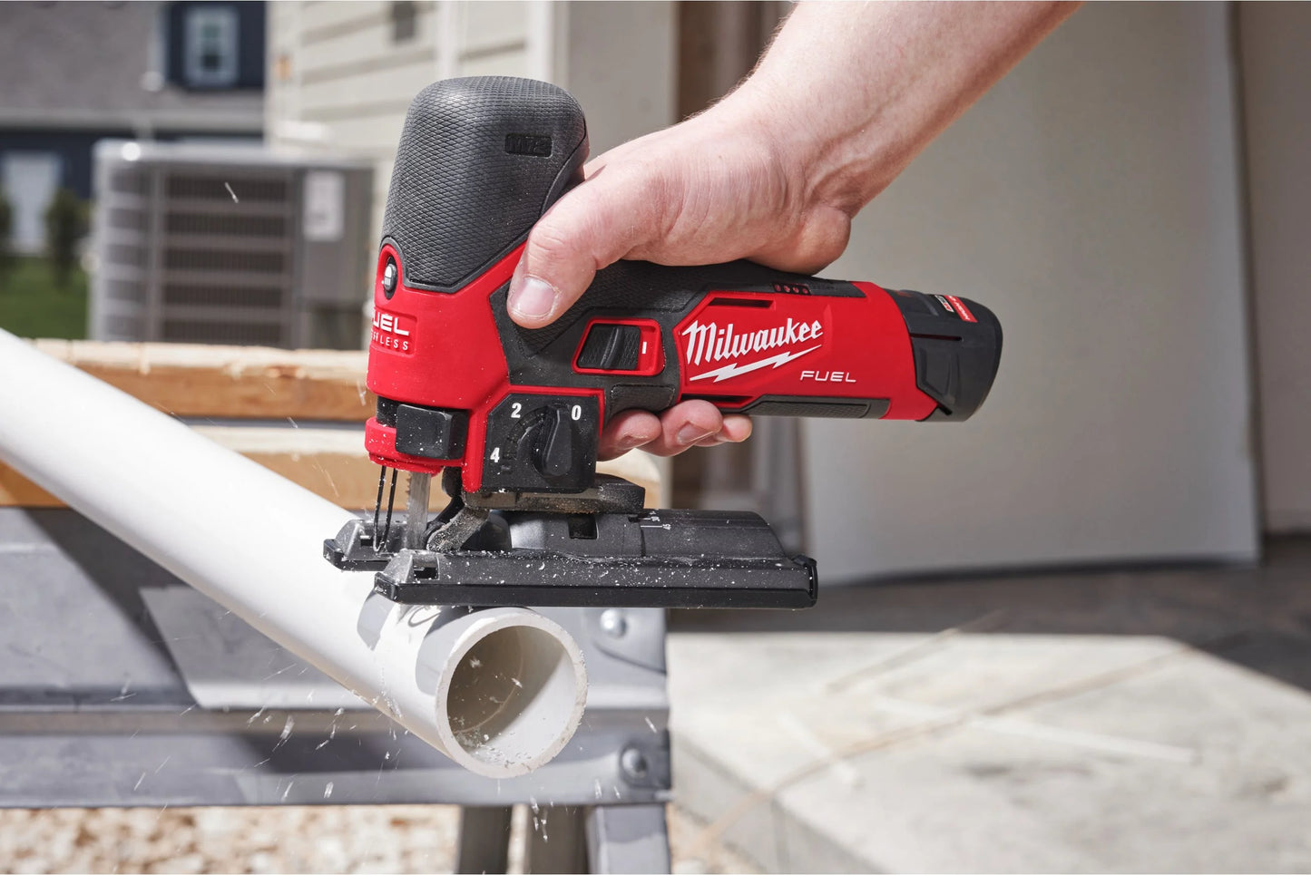 Scie sauteuse compacte M12 Fuel + batterie 2 Ah + batterie 4 Ah + chargeur + mallette Milwaukee M12 FJS-422X