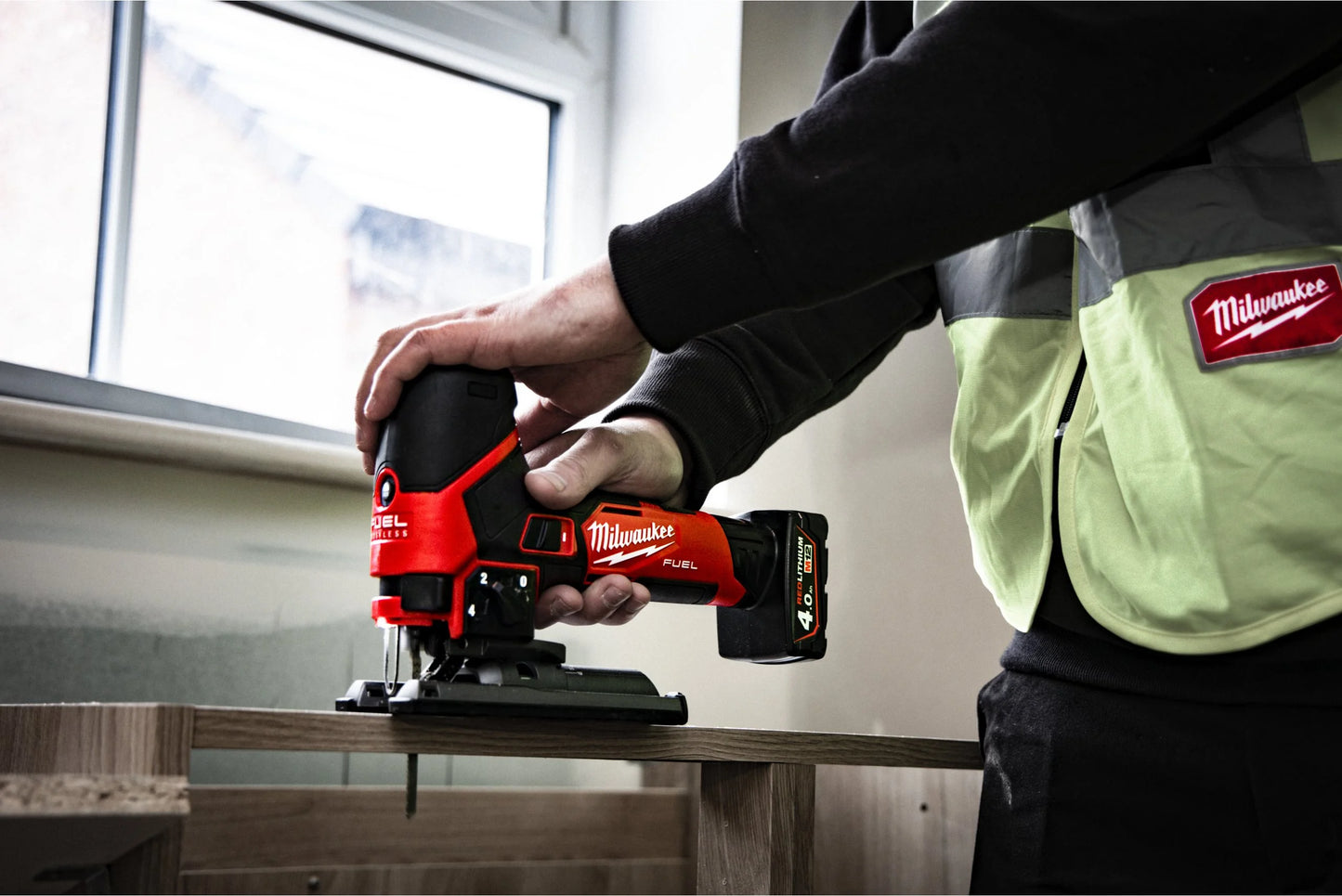Scie sauteuse compacte M12 Fuel + batterie 2 Ah + batterie 4 Ah + chargeur + mallette Milwaukee M12 FJS-422X