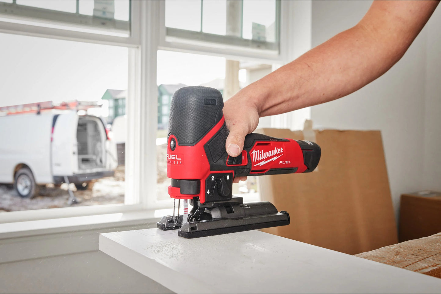 Scie sauteuse compacte M12 Fuel + batterie 2 Ah + batterie 4 Ah + chargeur + mallette Milwaukee M12 FJS-422X