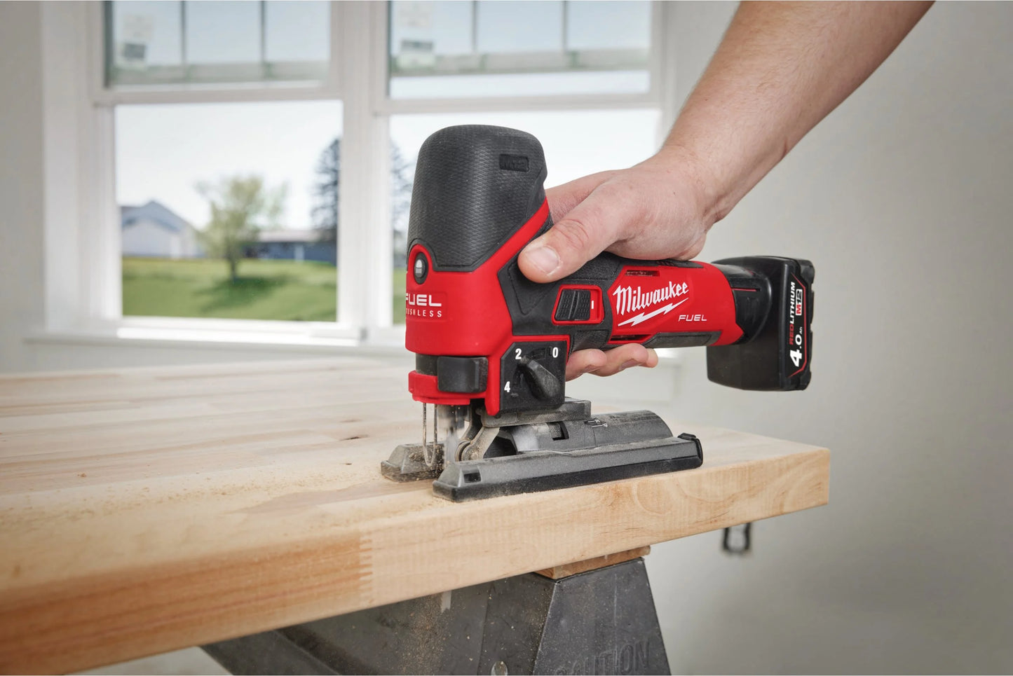 Scie sauteuse compacte M12 Fuel + batterie 2 Ah + batterie 4 Ah + chargeur + mallette Milwaukee M12 FJS-422X