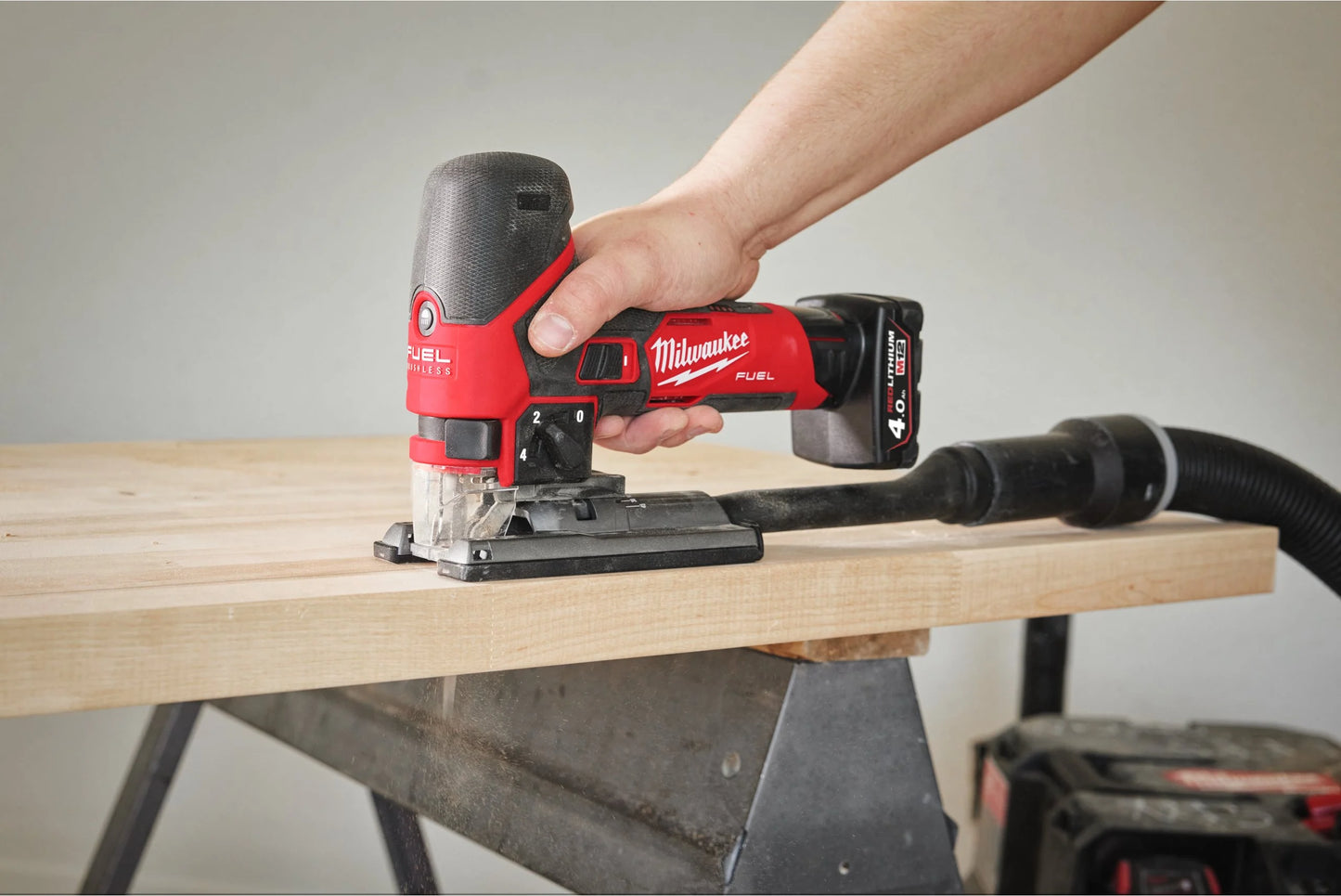 Scie sauteuse compacte M12 Fuel + batterie 2 Ah + batterie 4 Ah + chargeur + mallette Milwaukee M12 FJS-422X