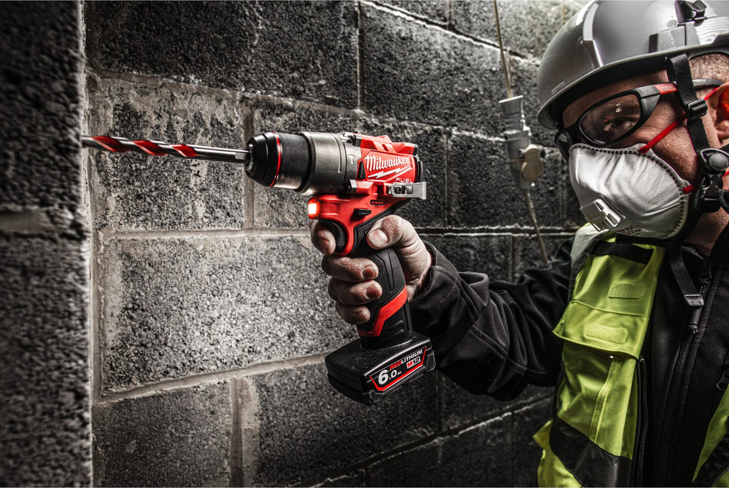Pack d’outils : perceuse à percussion + visseuse à chocs + 2 batteries de 4,0 Ah + chargeur + mallette Milwaukee M12 FPP2A2-402X
