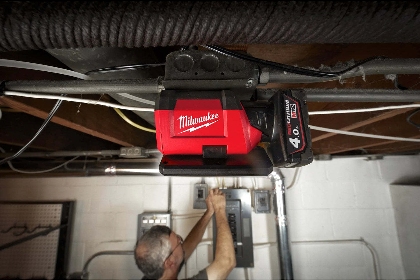 Éclairage de zone pivotant Milwaukee M12 PAL-0