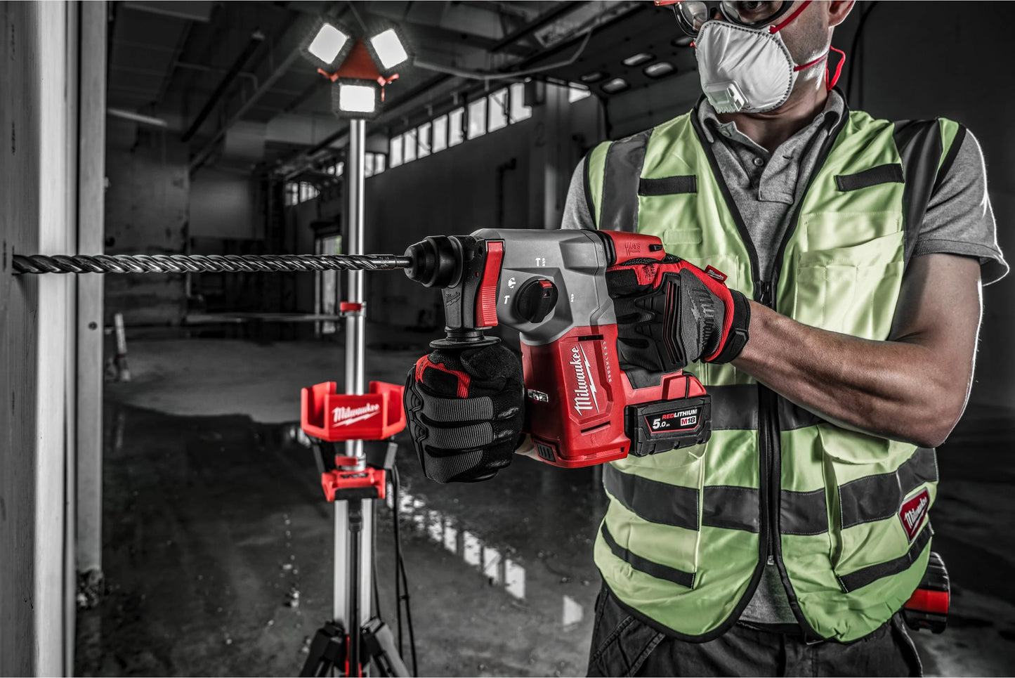 Marteau combiné SDS-PLUS 2.3J M18 25mm + 2bat 5Ah + Chargeur + Mallette Milwaukee M18 BLH-502X