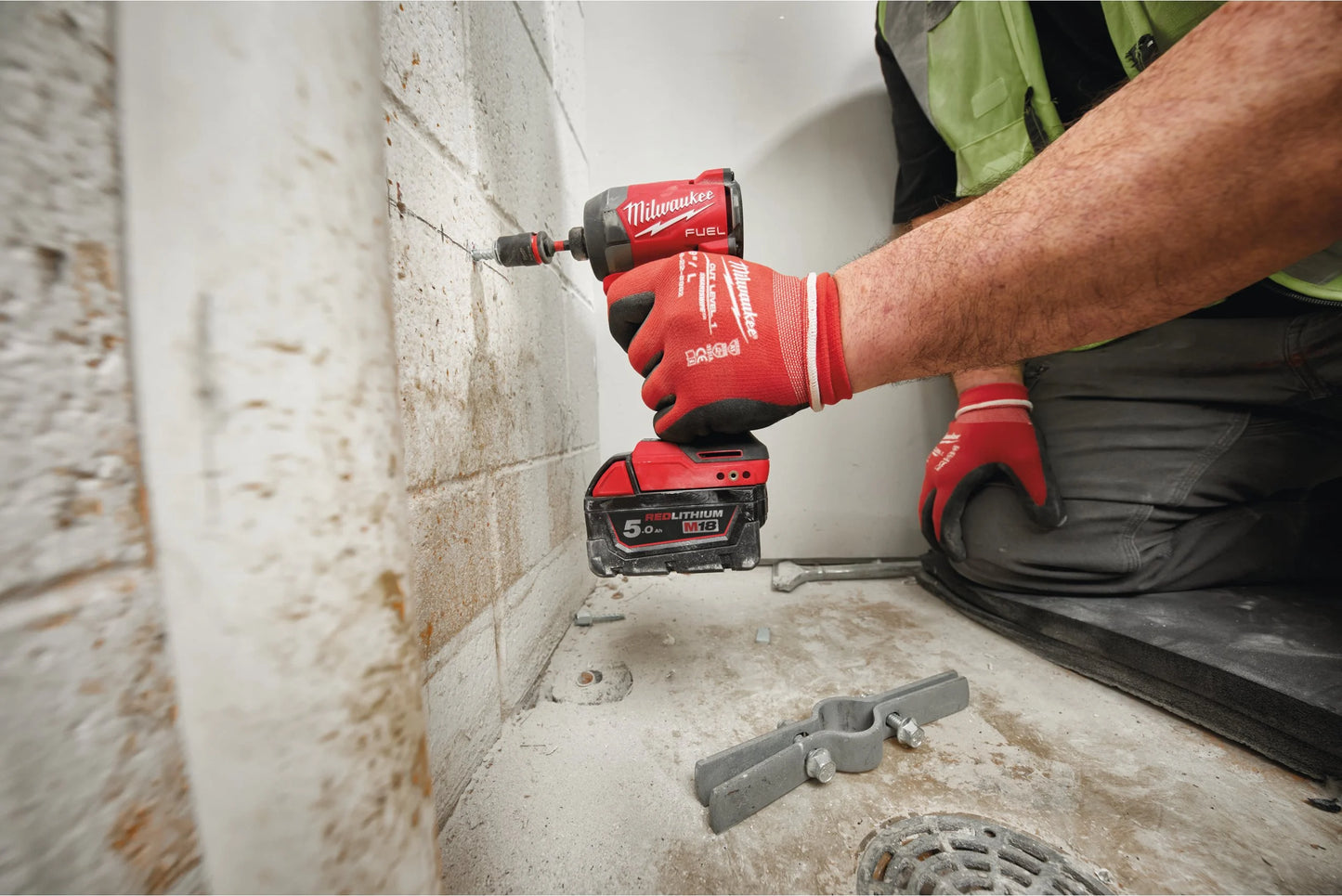 Visseuse à chocs M18 Fuel à emmanchement hexagonal ¼″ + 2 batteries 5 Ah + chargeur + mallette Milwaukee M18 FID3-502X