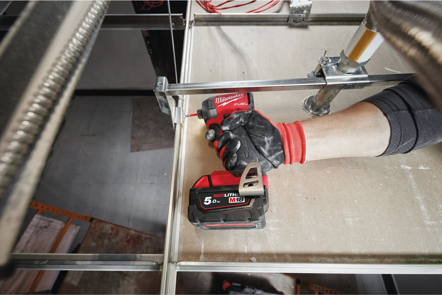 Visseuse à chocs M18 Fuel à emmanchement hexagonal ¼″ + 2 batteries 5 Ah + chargeur + mallette Milwaukee M18 FID3-502X