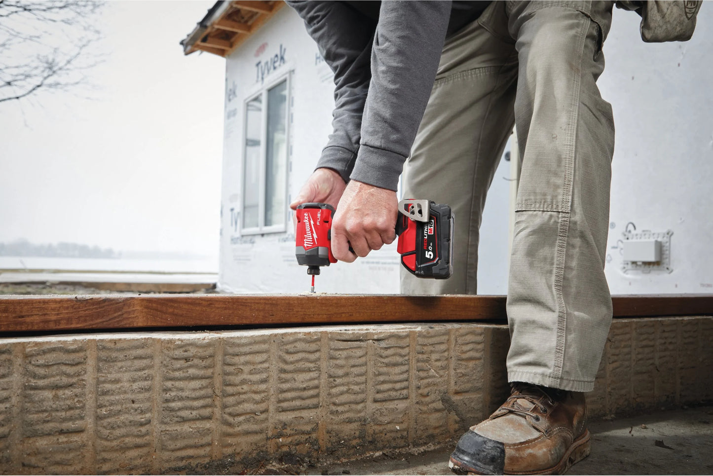 Visseuse à chocs M18 Fuel à emmanchement hexagonal ¼″ + 2 batteries 5 Ah + chargeur + mallette Milwaukee M18 FID3-502X