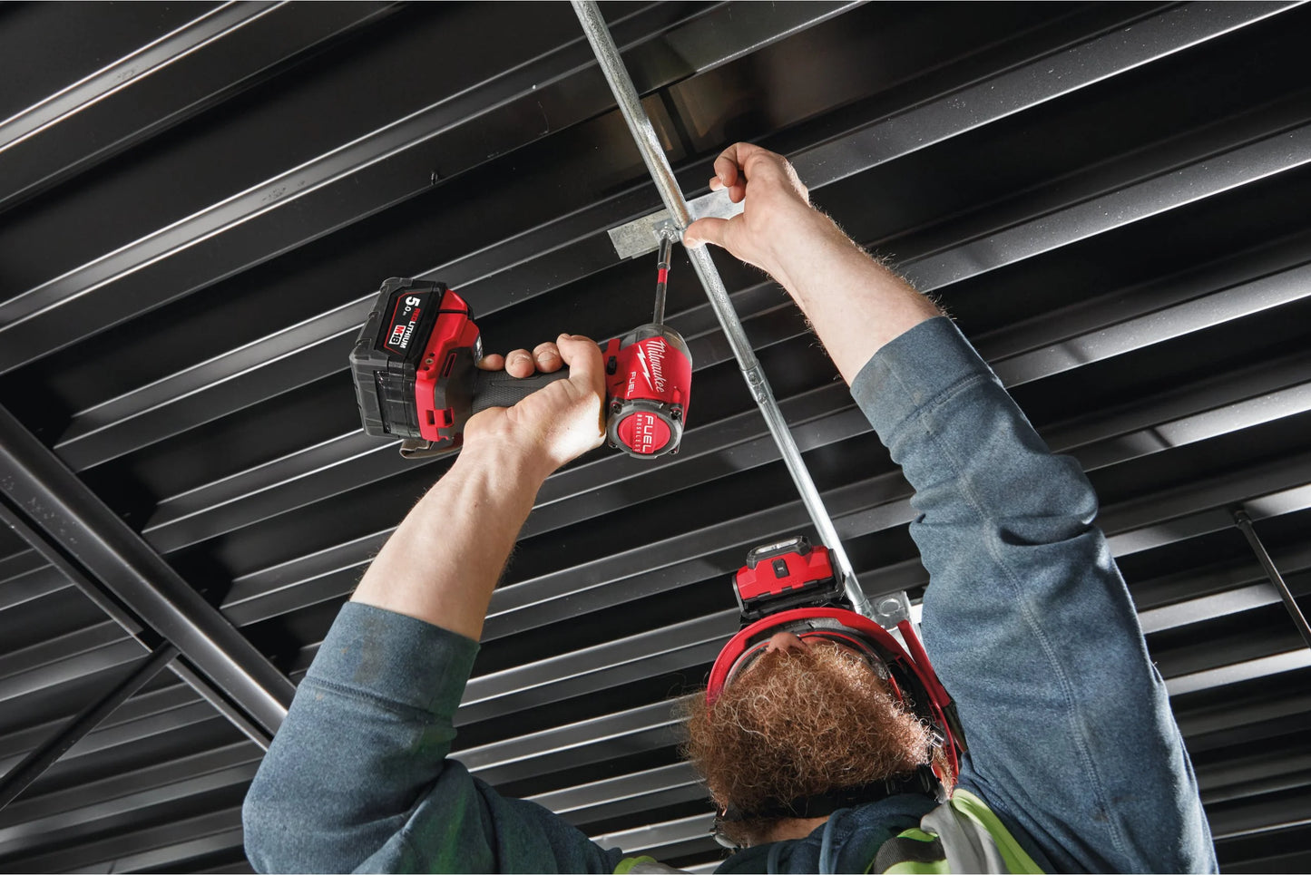 Visseuse à chocs M18 Fuel à emmanchement hexagonal ¼″ + 2 batteries 5 Ah + chargeur + mallette Milwaukee M18 FID3-502X