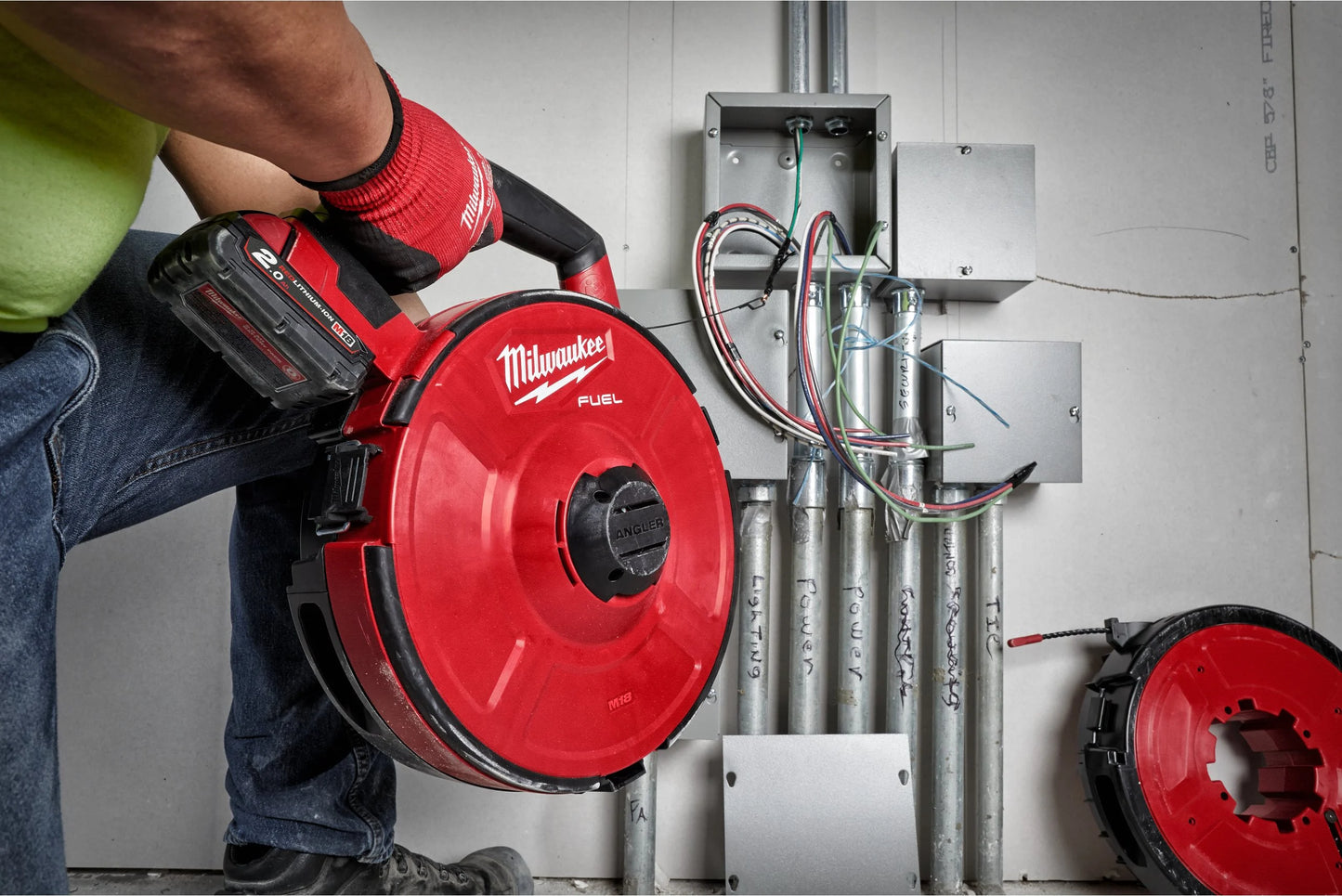 Passe-câbles en acier M18 FUEL + 2 batteries 2 Ah + chargeur Milwaukee M18 FPFT-202, 36 m, kit ST