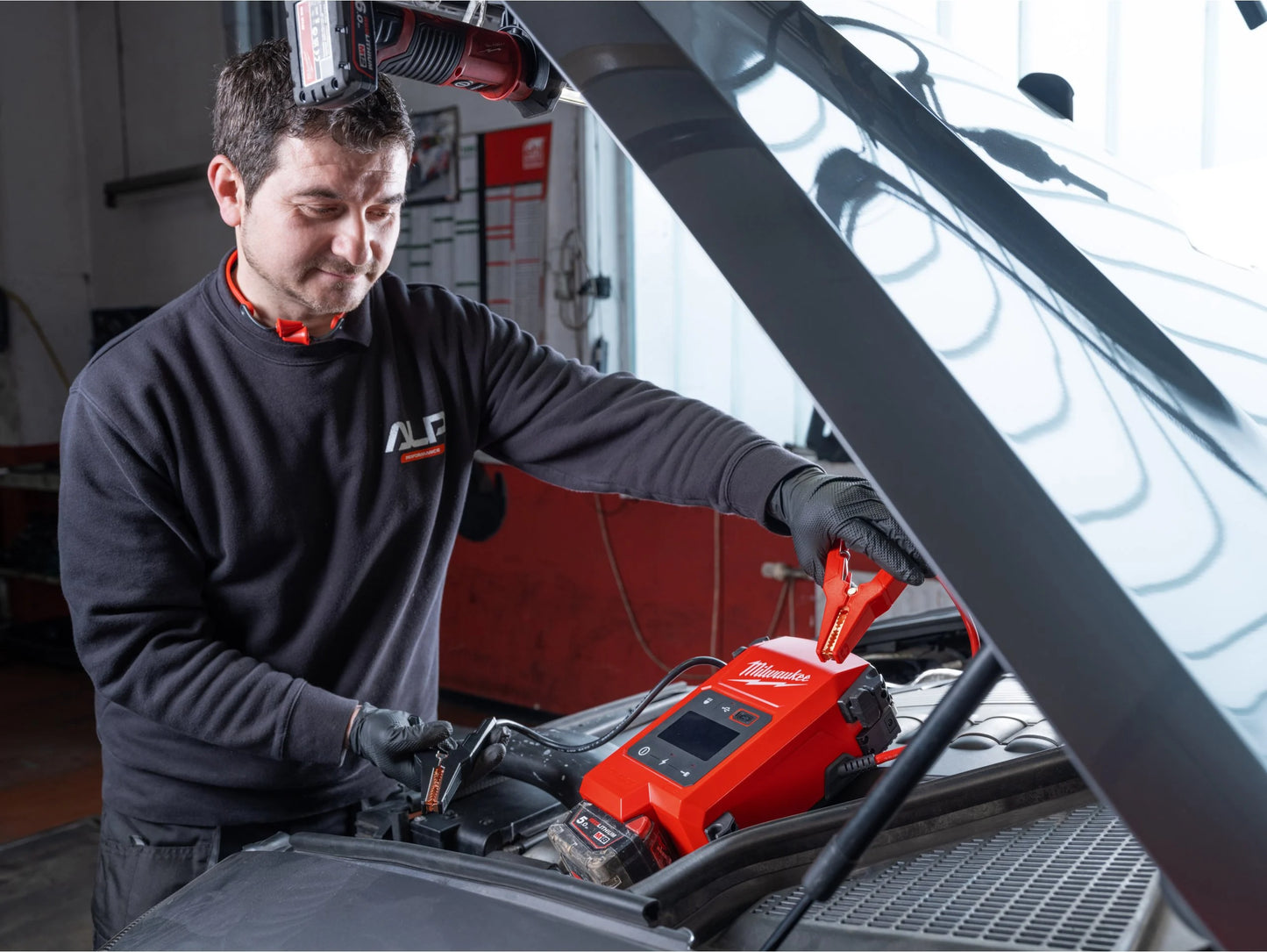 Démarreur de véhicule Milwaukee M18 2000A
