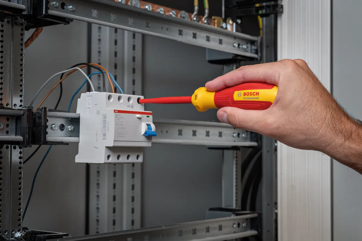 Ensemble d’électricien VDE de 37 pièces dans une mallette L-BOXX Bosch